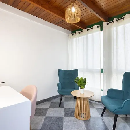 Stylish 4-bedroom In Americas Playa de las Américas
