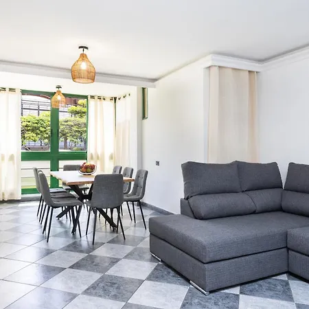 Stylish 4-bedroom In Americas Appartement