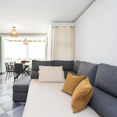Stylish 4-bedroom In Americas Playa de las Américas